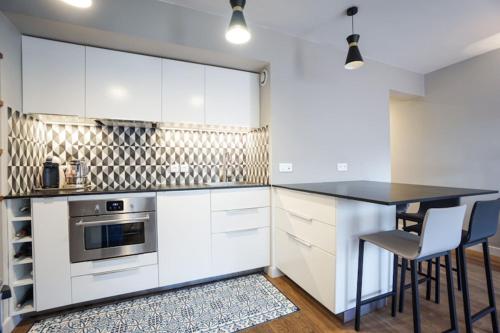 Charming apt close to the Cartier Foundation - image 7