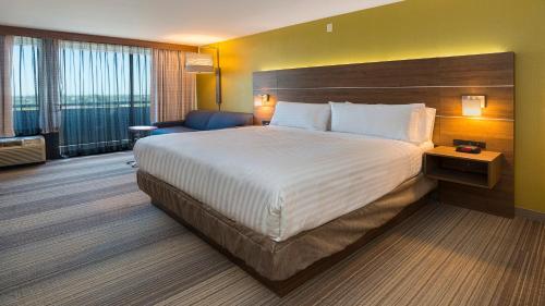 Holiday Inn Express Fullerton