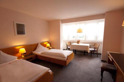 2 twin beds, 2 sofa beds