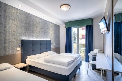 Classic Triple Room image 7