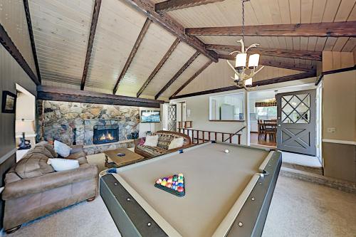 New Listing! All-Suite Forest Retreat With Hot Tub Home - image 9