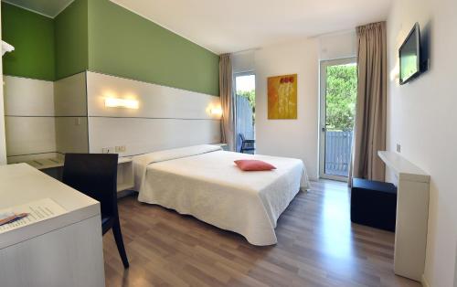Two Connecting Rooms (4 Adults)