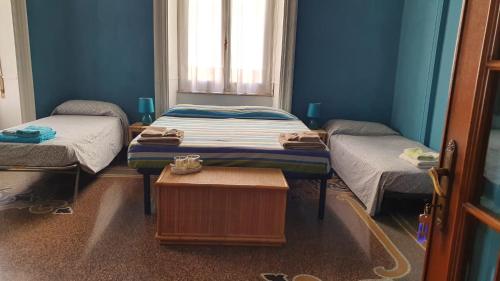 2 queen beds, 2 twin beds