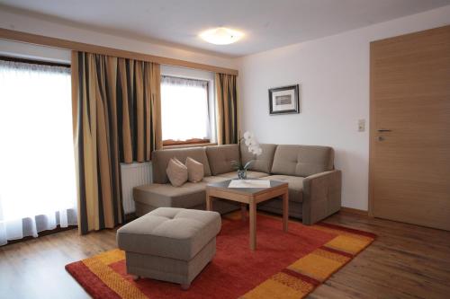 2 bedrooms, 4 beds