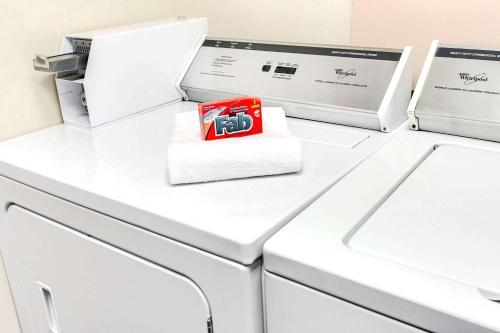 Super 8 by Wyndham Laurel in Laurel, USA