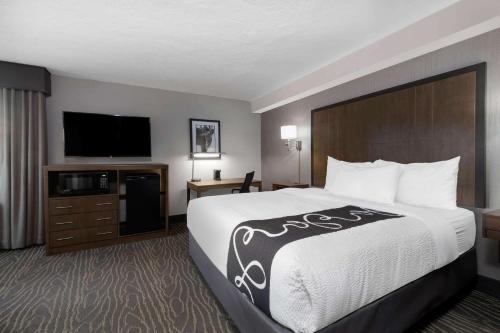 La Quinta Inn & Suites by Wyndham Anchorage Airport