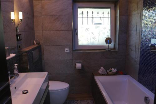 douche, Maisonette Deluxe by fewo-amperland in Olching