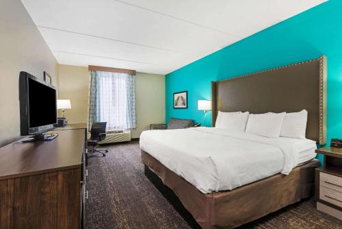 La Quinta Inn & Suites by Wyndham Jamestown, NY-Downtown