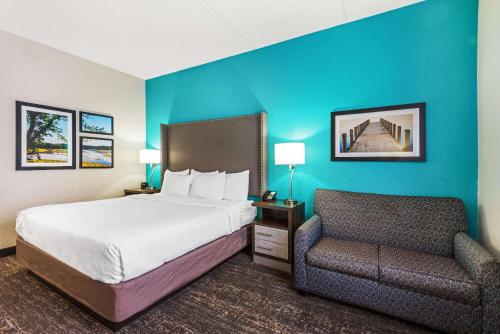 La Quinta Inn & Suites by Wyndham Jamestown, NY-Downtown