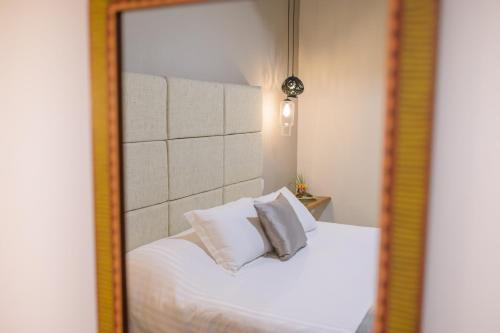 Standard King Room image 10