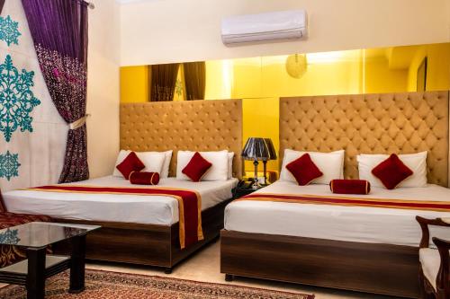 2 twin beds