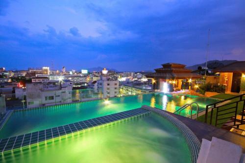 Swimming pool, Chalelarn Hotel in Hua Hin City Center
