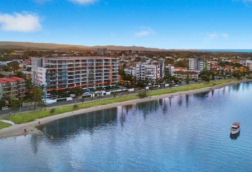 Eksterijer hotela, Silvershore Apartments in Biggera Waters