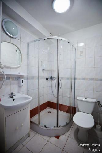 4 twin beds