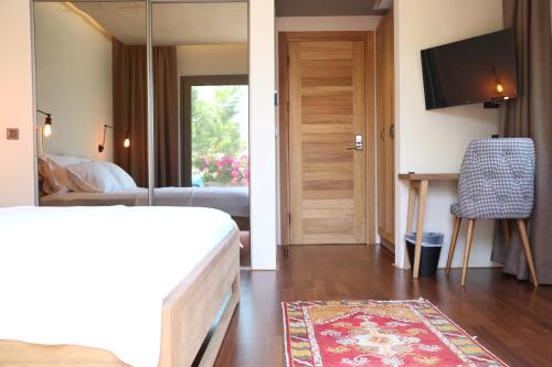 Deluxe Double Room with Balcony and Sea View