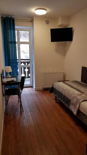 1 twin bed