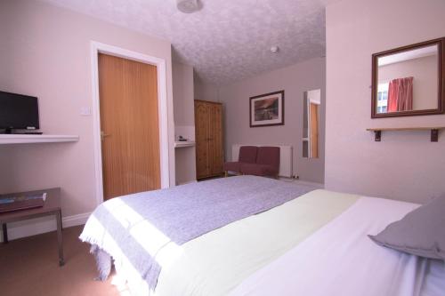Pinegrove Hotel - image 3