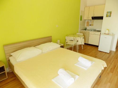 Rooms and Apartments Galeb -Salt Lake view - image 9