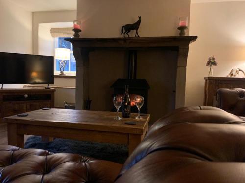 5 Star Cottage on the Green with Log Burner - Dog Friendly