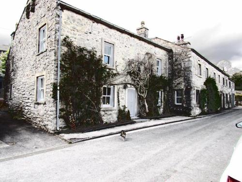 5 Star Cottage on the Green with Log Burner - Dog Friendly