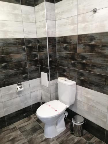 La Piazza Hotel - image 10