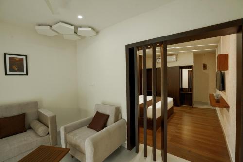 Suite with Lake View image 6
