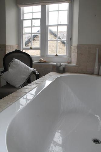 Roundhill Farmhouse in เคลส์ตัน