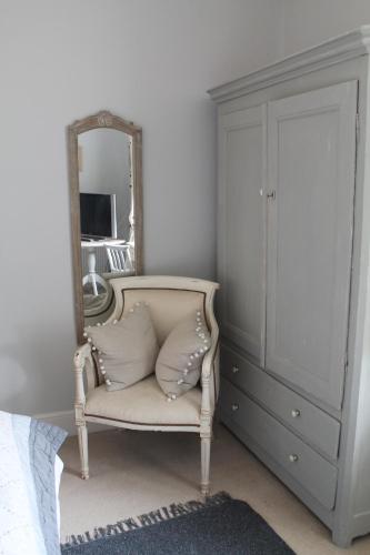 Roundhill Farmhouse, Bath (photo 9)