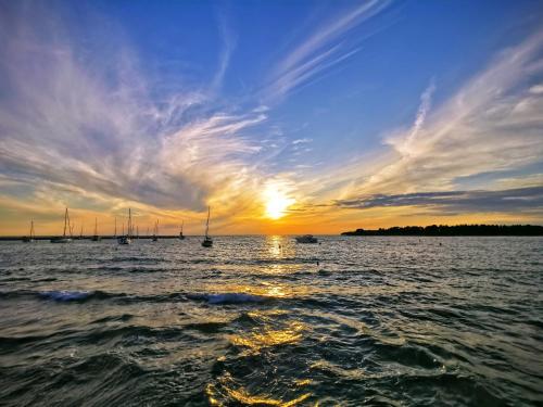 EMILY deluxe SUPERIOR 5 star studio apartment, your piece of heaven with sea & park view