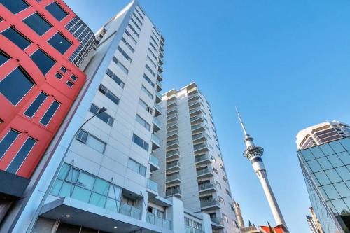 Metro Living Apt near Skytower and Parking