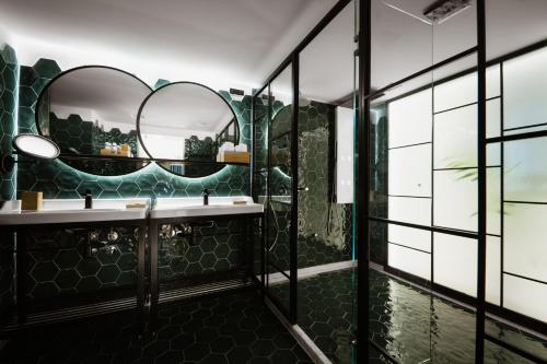 room detail thumbnail 2