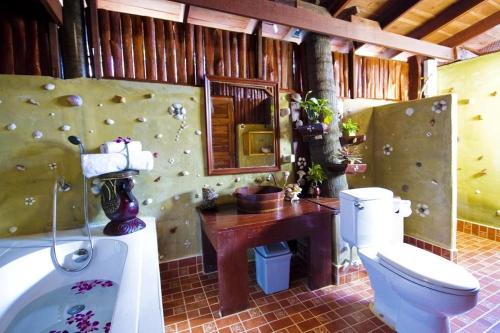 room detail thumbnail 2