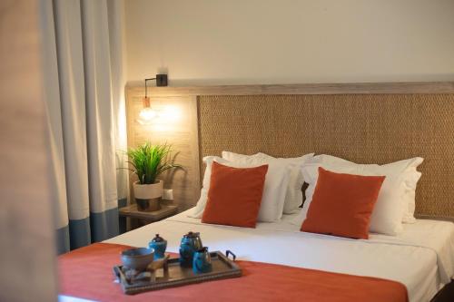 Double or Twin Room with Garden View image 8