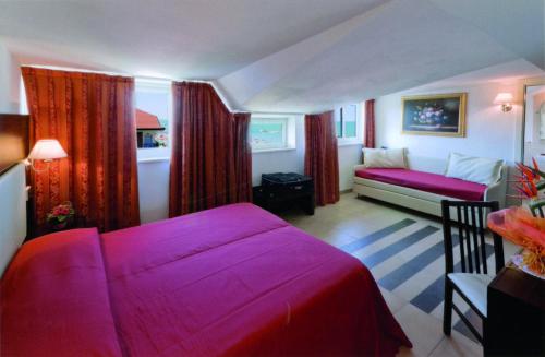 3 twin beds