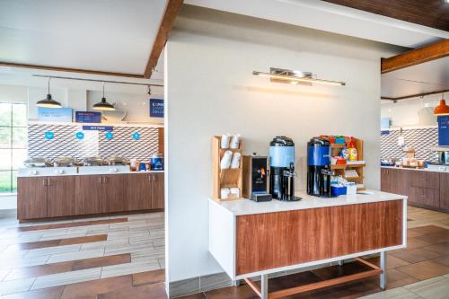Holiday Inn Express Hotel & Suites Tappahannock an IHG Hotel - image 7