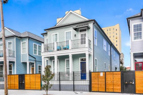 French Quarter Condo Walking Distance to Hot Spots