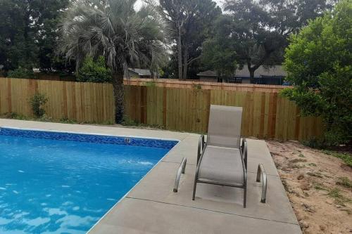 Lovely oasis with private swimming pool 4,6,8 f deep