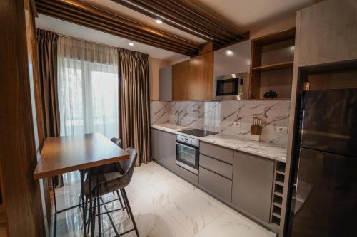 Haris Luxury Apartment no.4, Тирана (фото 9)