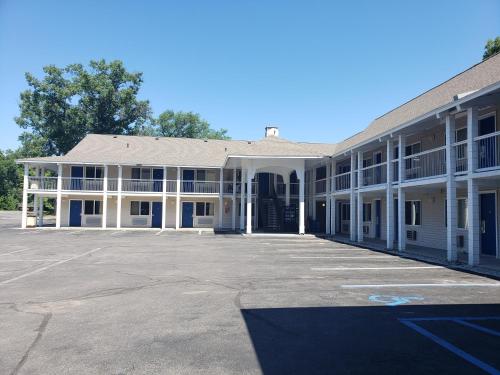 Travelodge by Wyndham Traverse City MI - image 3