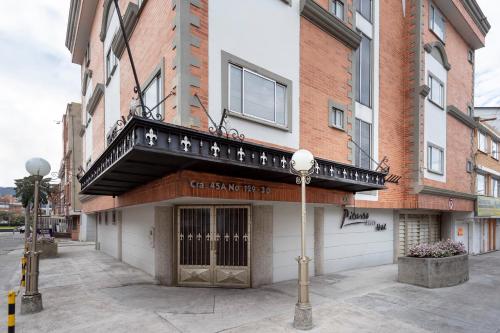 출입구, Hotel Picasso Inn in 노스 웨스트 (주거 지역)