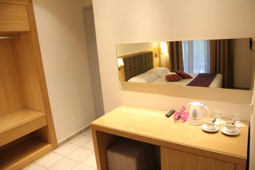Achilles Hotel - image 2