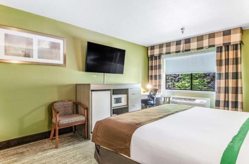 GuestHouse Inn & Suites Poulsbo