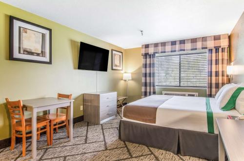 GuestHouse Inn & Suites Poulsbo