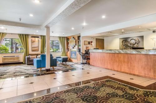 GuestHouse Inn & Suites Poulsbo