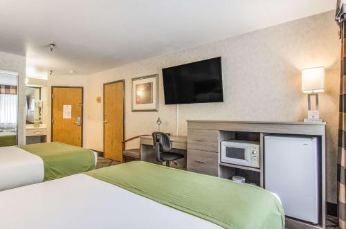 GuestHouse Inn & Suites Poulsbo