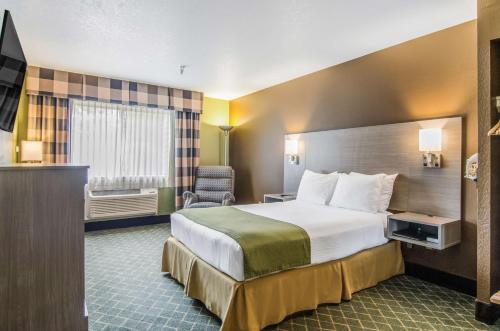 GuestHouse Inn & Suites Poulsbo