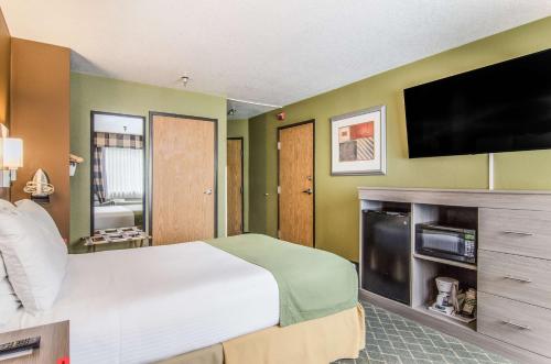 GuestHouse Inn & Suites Poulsbo