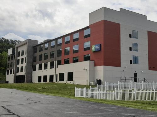 Holiday Inn Express & Suites - Harrisburg S - Mechanicsburg, an IHG Hotel