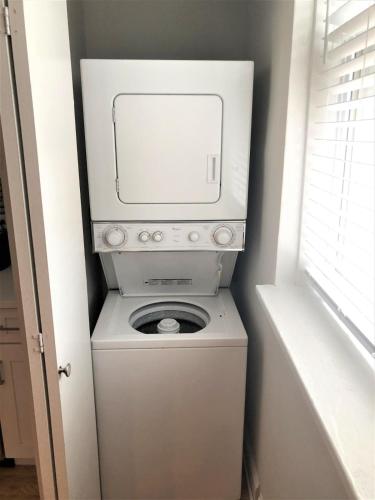 Updated Lake View 1BR with W&D by Zencity