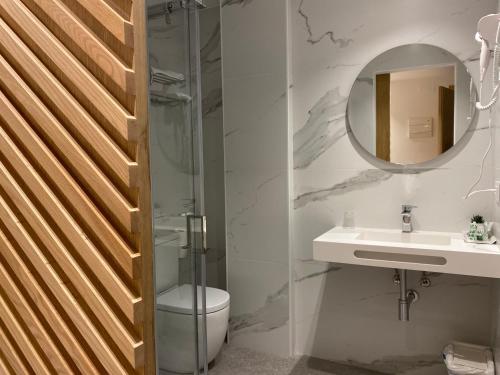HOTEL LOTUS - image 7